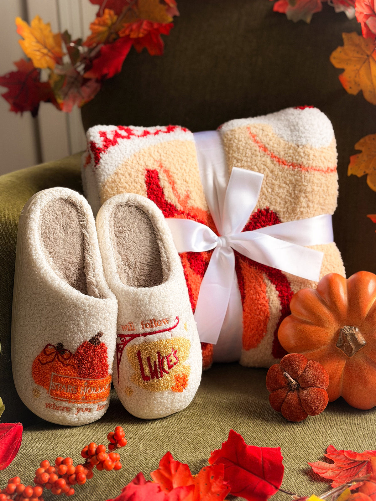 Autumn Cosy Club Blanket & Slippers Bundle