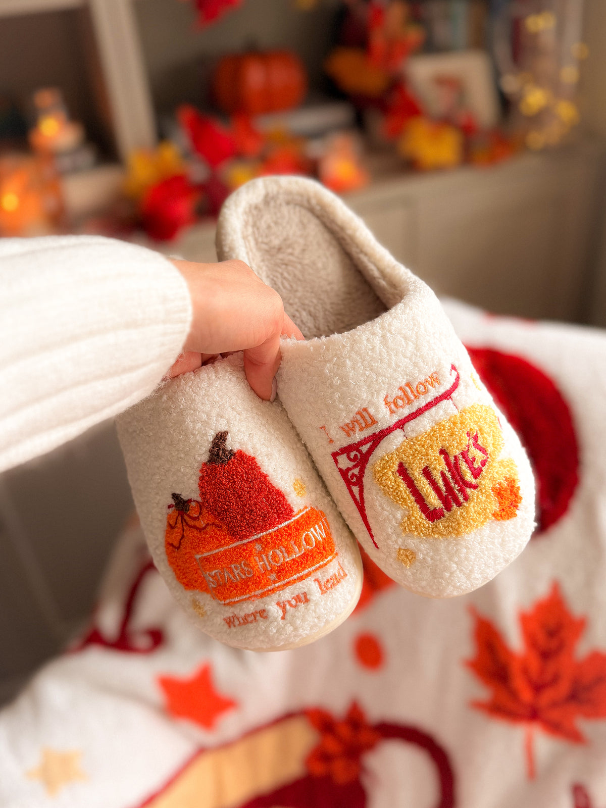 Autumn Cosy Club Blanket & Slippers Bundle