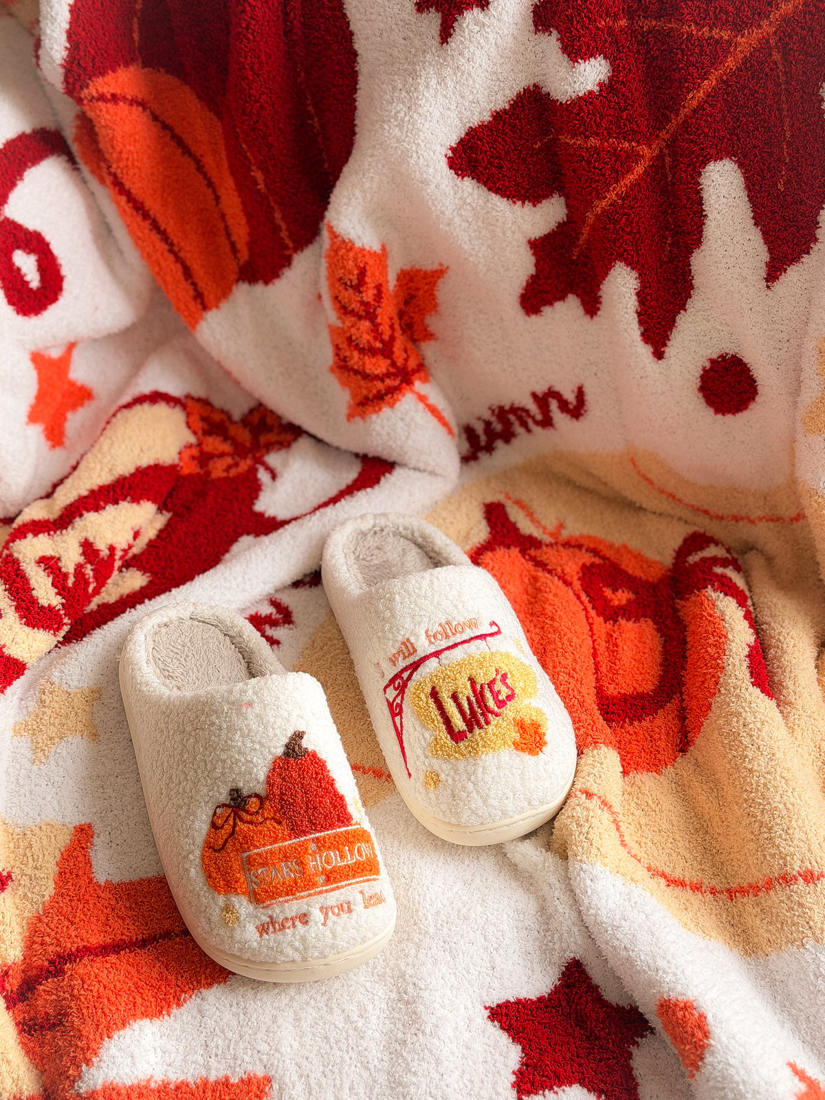 Autumn Cosy Club Blanket & Slippers Bundle