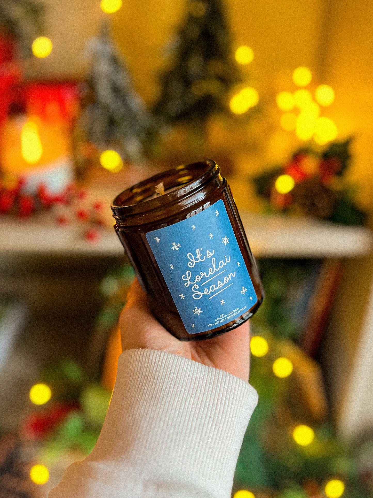 It's Lorelai Season Candle